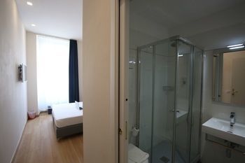Boutique Neptune 2* Nice